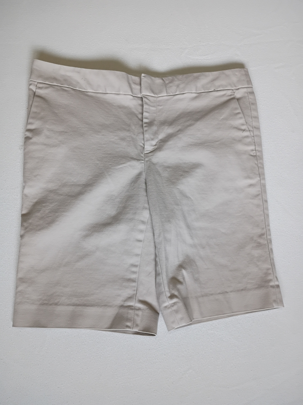 Banana Republic Light Beige Tailored Bermuda Shorts Size 8(Tiny Mark...See Pics)